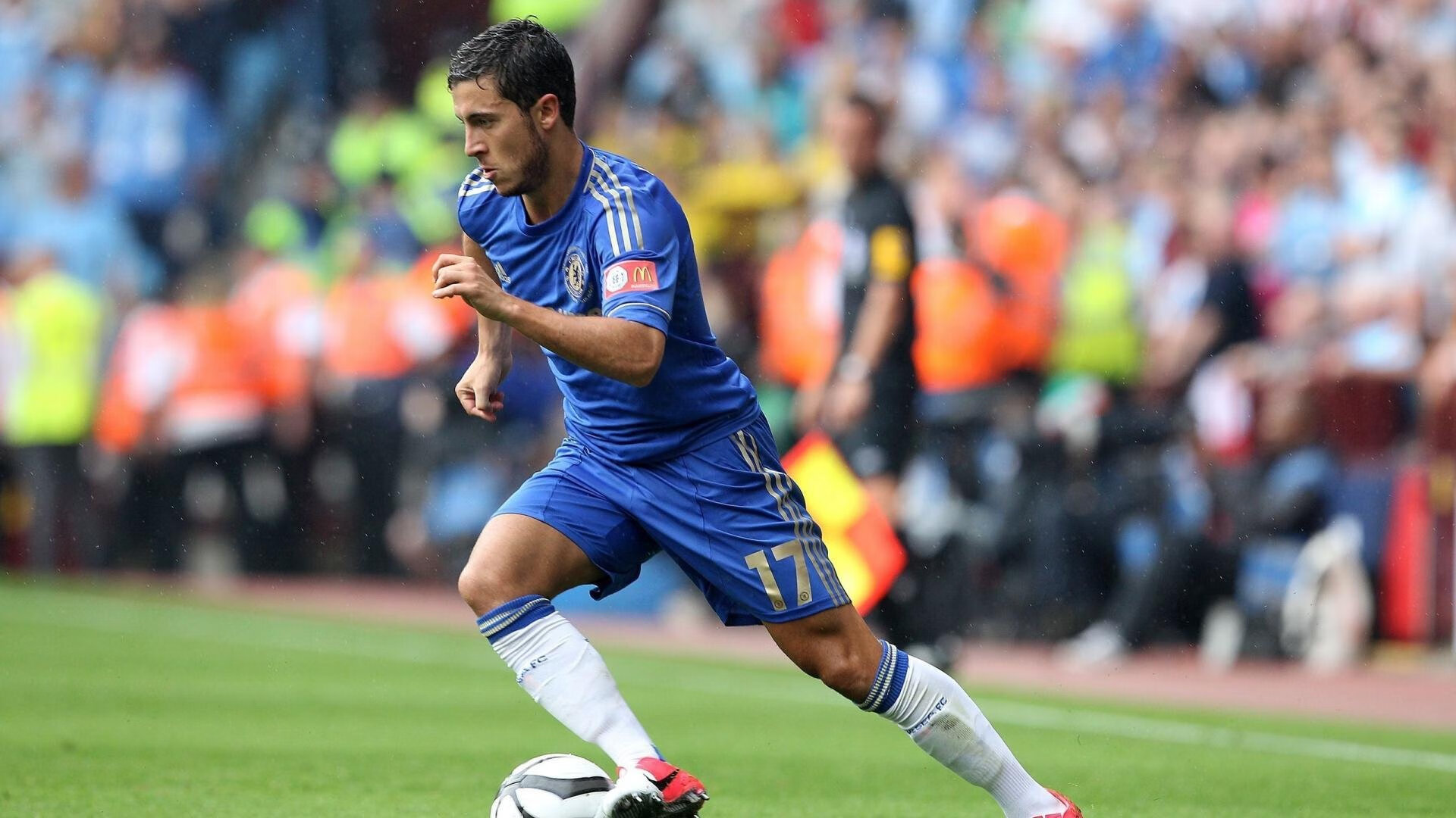 当高卢雄鸡险胜樱花武士,梅西的炽热状态如何重塑足球叙事